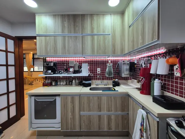Cozinha com armários no apartamento do Condomínio Nascer Natural