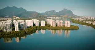 Península Barra da Tijuca vista aérea lagoa – primeiro bairro ecológico planejado do Brasil